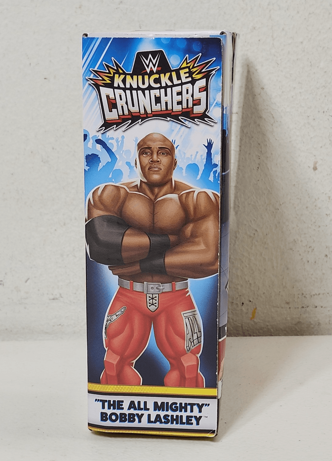 WWE Knuckle Crunchers The All Mighty Bobby Lashley Action Figure Barbells NEW - Thumbnail 5