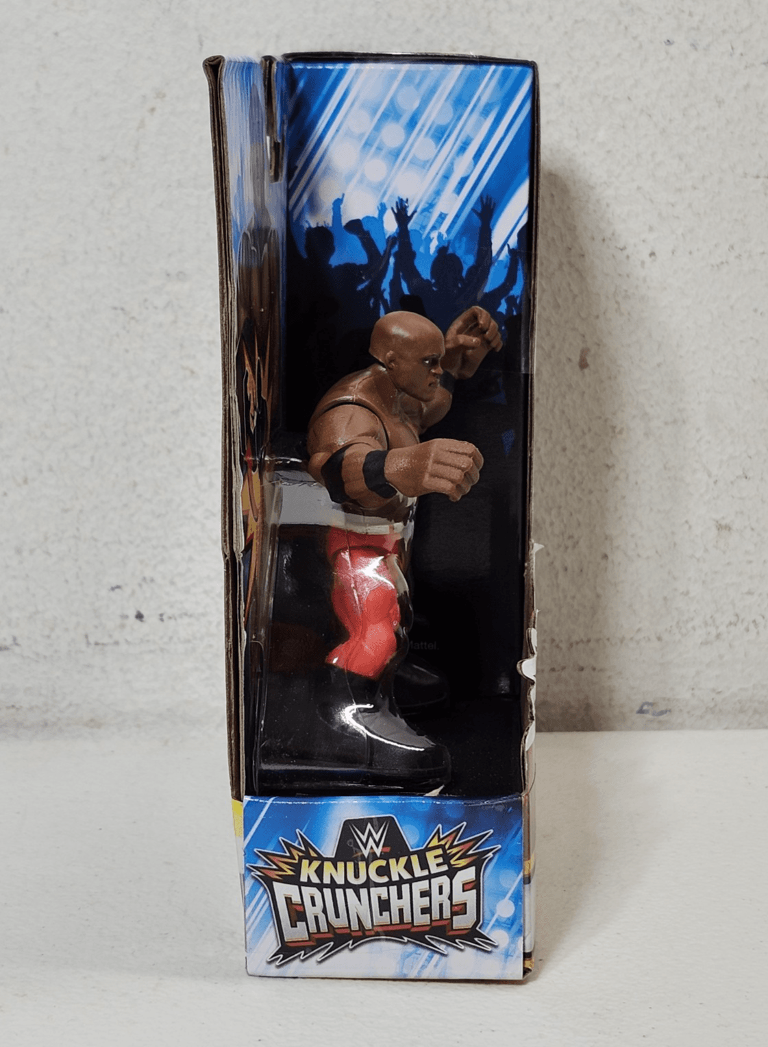 WWE Knuckle Crunchers The All Mighty Bobby Lashley Action Figure Barbells NEW - Thumbnail 6