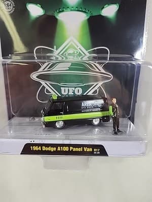 M2 Machines 1964 Dodge A100 Panel Van Diorama R17 UFO Society Alien Area 51 NEW - Thumbnail 7