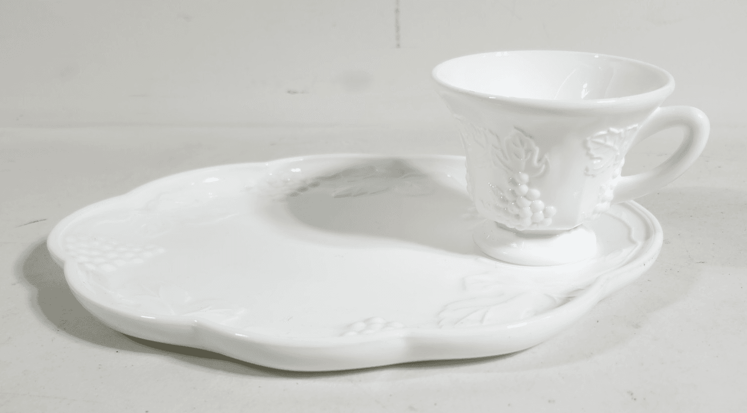 Indiana Glass Harvest Grape Milk Glass Luncheon Snack Plate w/Cup
