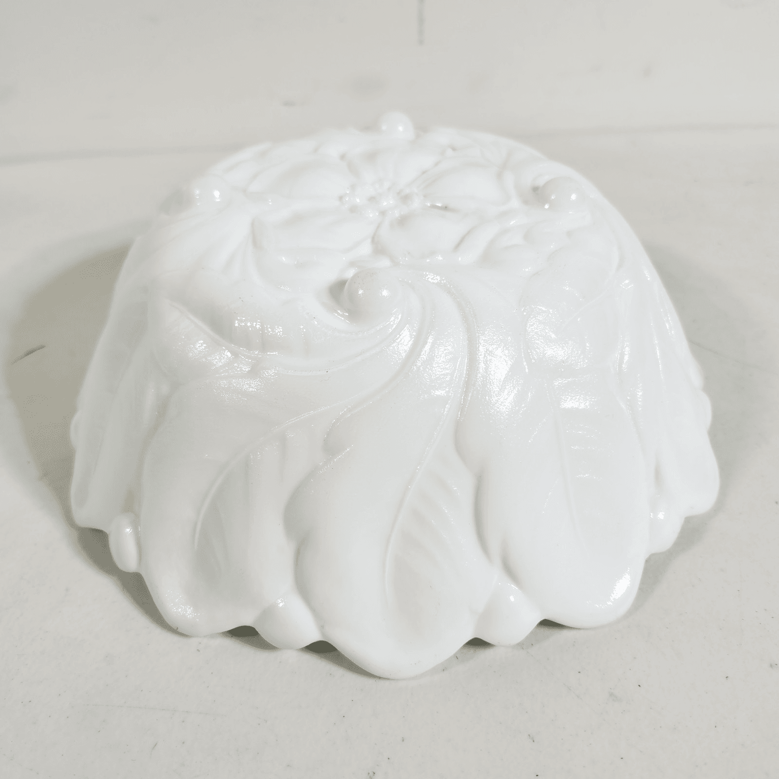 Milk Glass White Scalloped Edge Decorative Bowl 9" Centerpiece Home Decor - Thumbnail 7