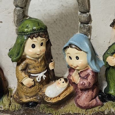 Ceramic Nativity Scene Holiday Home Decor Christmas Religious 7.5”x 5.25" - Thumbnail 4