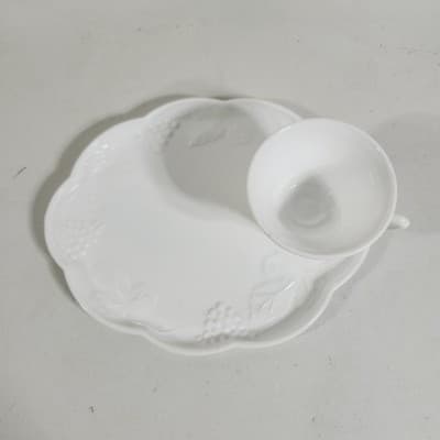 Indiana Glass Harvest Grape Milk Glass Luncheon Snack Plate w/Cup - Thumbnail 2