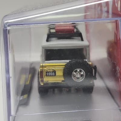 M2 Machines Coca-Cola Santa 1966 Ford Bronco Christmas 2025 Gold Car Toy NEW - Thumbnail 6
