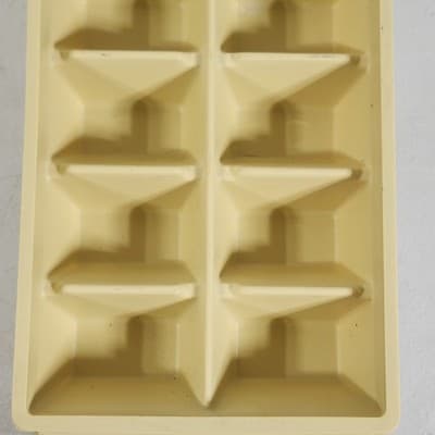 Vintage General Electric GE Plastic Ice Cube Tray MCM Harvest Wheat Gold 1970’s - Thumbnail 3
