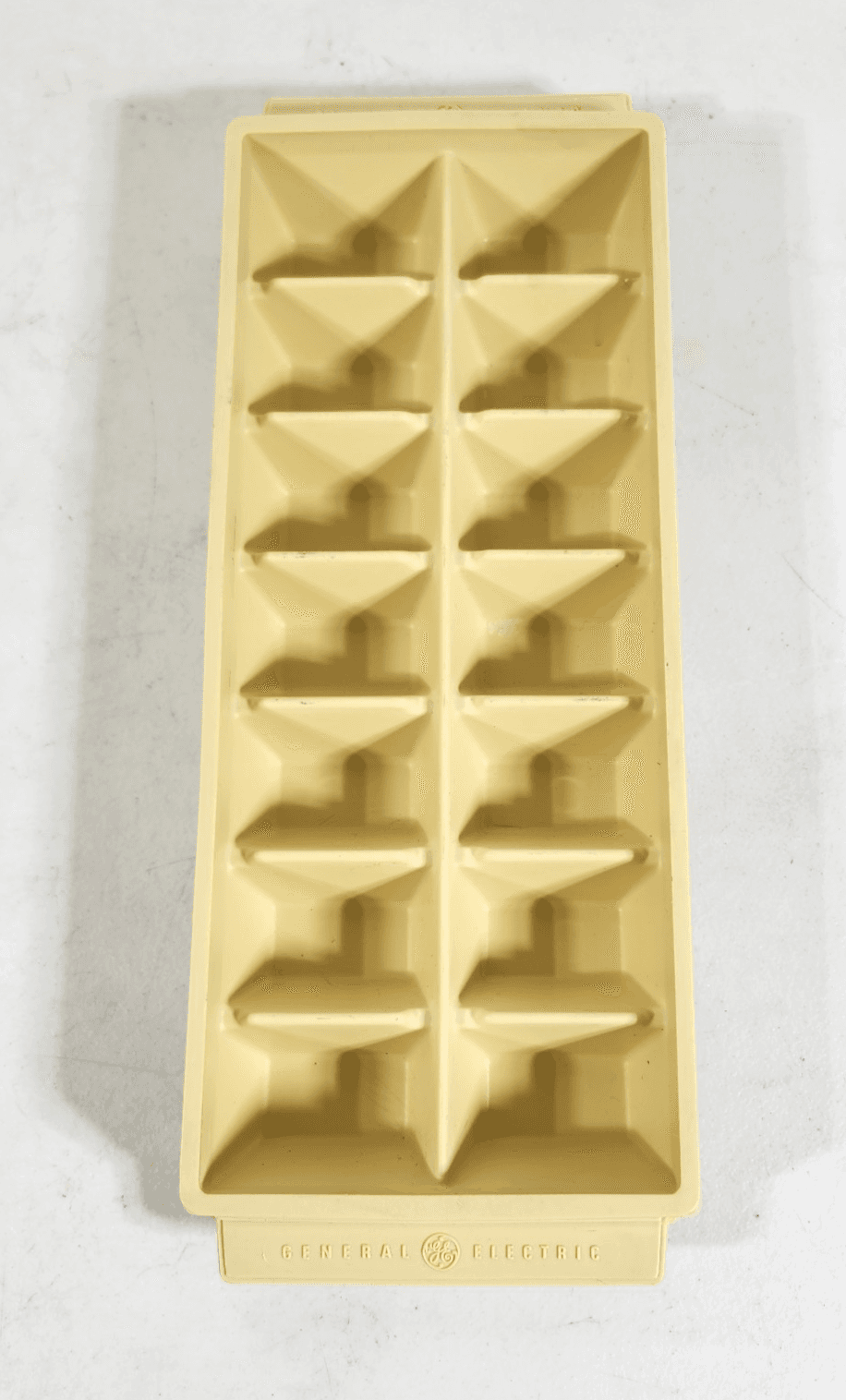 Vintage General Electric GE Plastic Ice Cube Tray MCM Harvest Wheat Gold 1970’s