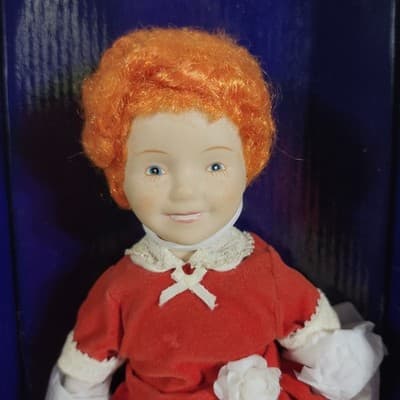 Annie Doll Porcelain Vintage Applause No. 8904 With Box 1982 - Thumbnail 3