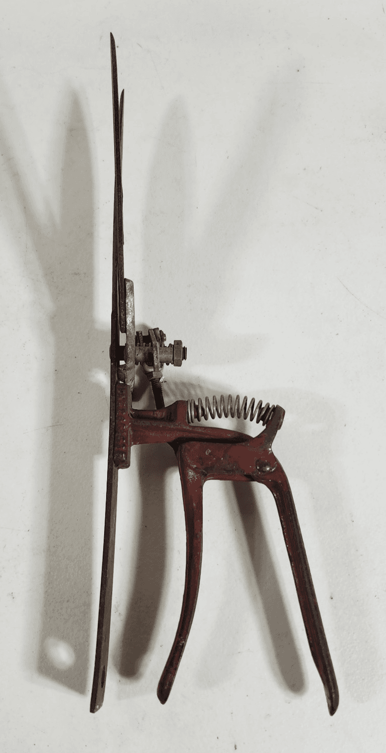 Vintage Wiss Grass Clippers Shears Lawn Hedge Plant Trimming Locking Model 57H - Thumbnail 2