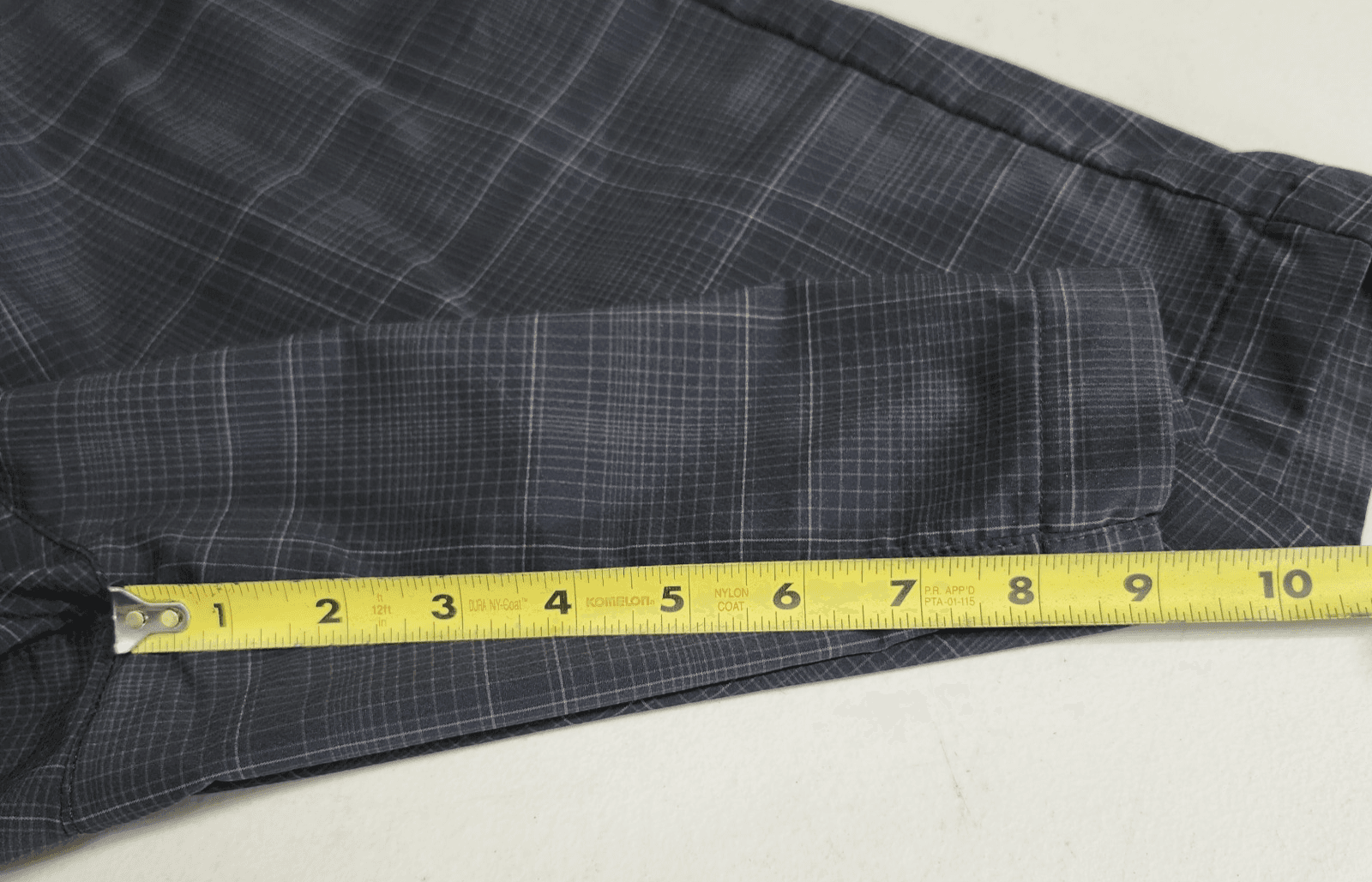 Under Armour Mens Size 36 Shorts Gray Black Plaid Lightweight Mid Rise - Thumbnail 3