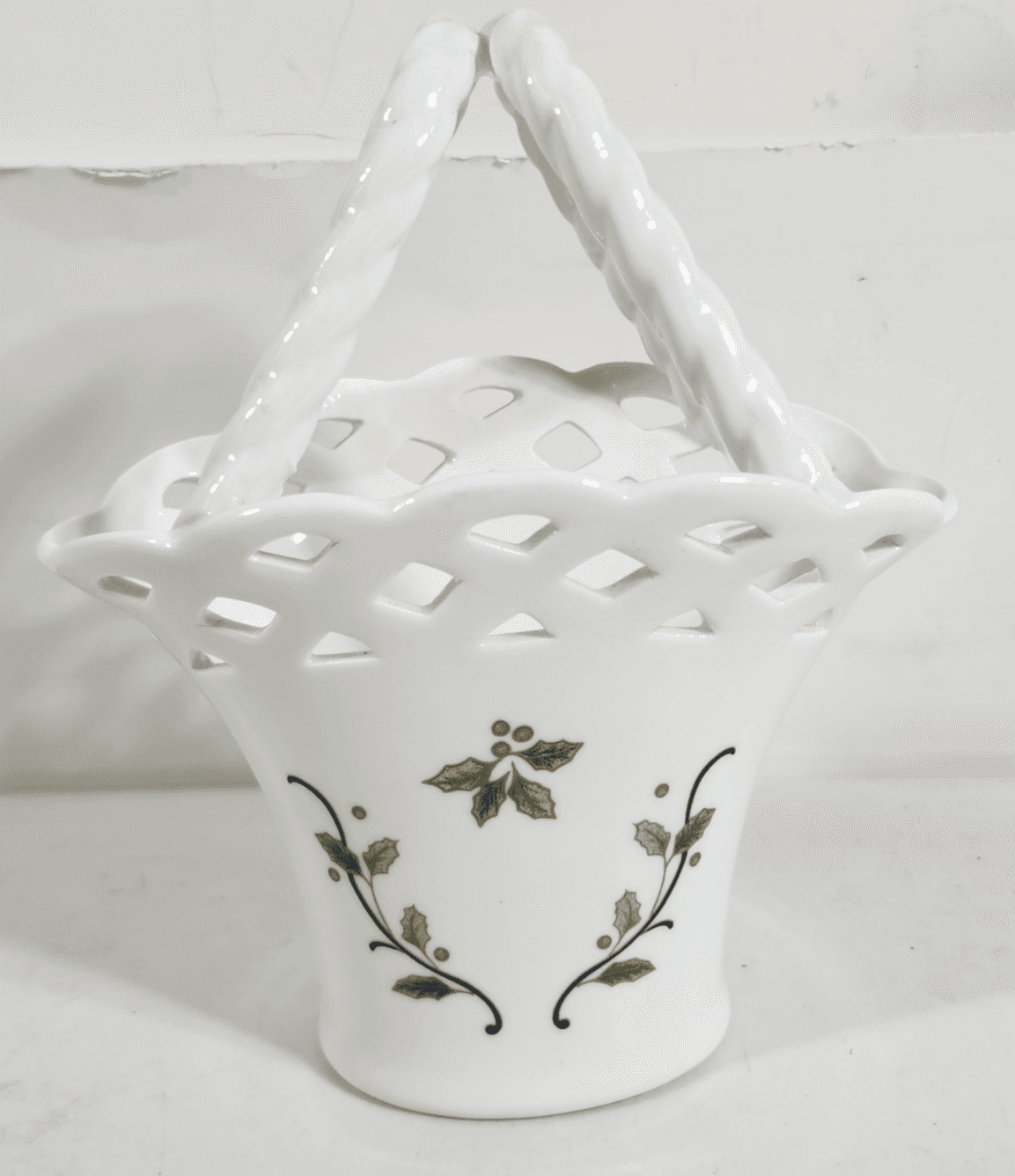 Mikasa White Glass Basket With Painted Holly Leaves 7" Home Decor Planter - Thumbnail 4