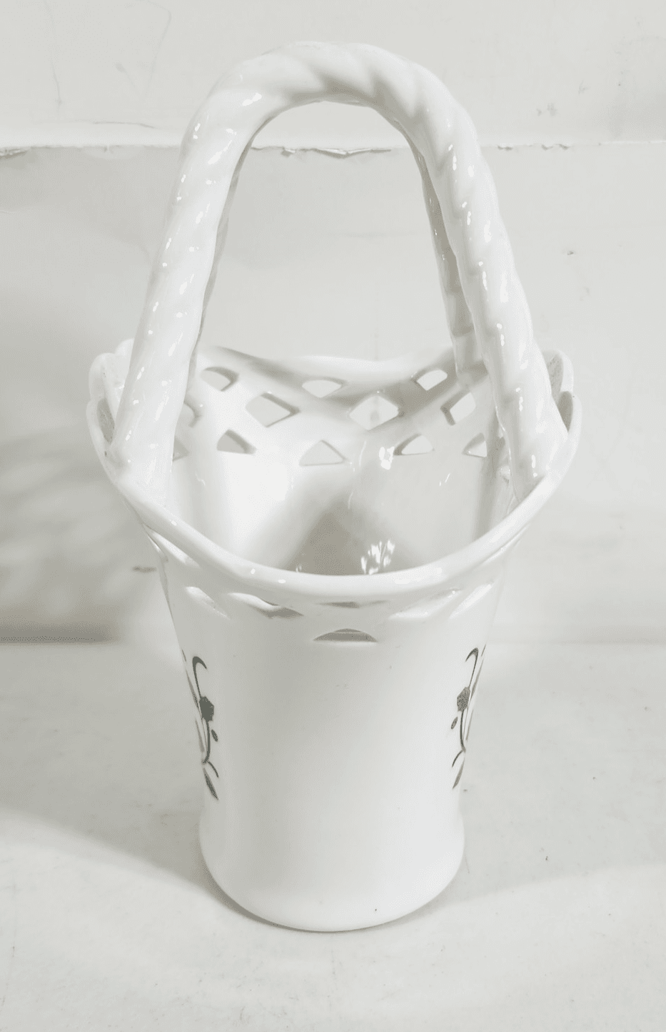 Mikasa White Glass Basket With Painted Holly Leaves 7" Home Decor Planter - Thumbnail 5