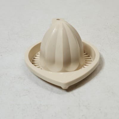 Vintage EKCO Handheld Citrus Juicer 8" Plastic Beige - Thumbnail 3