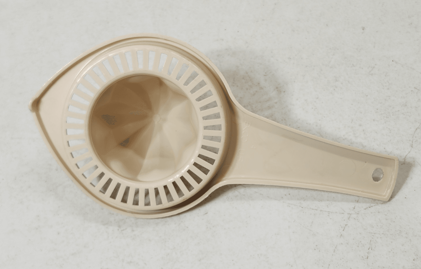 Vintage EKCO Handheld Citrus Juicer 8" Plastic Beige - Thumbnail 4