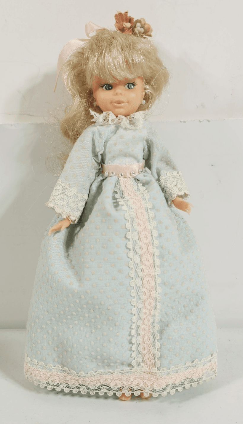 Vintage 1976 Mattel Heart Family Blonde Green Eyes Baby Doll Blue Dress