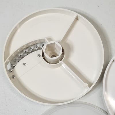 Oster Kitchen Center Shredding Disc 937-85 Disc 937-81 - Thumbnail 3