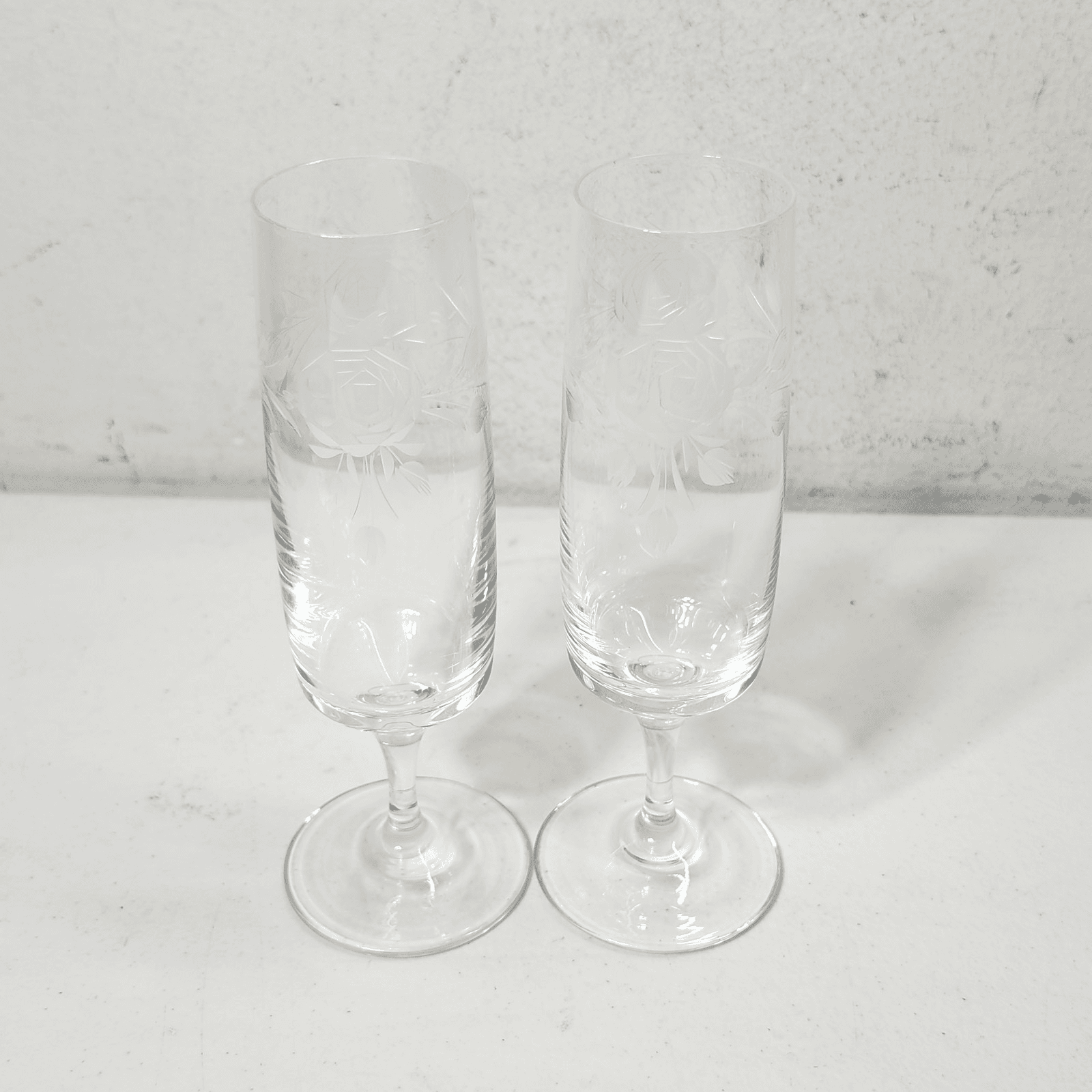 2 American Beauty by Reizart 7” Wine Glasses Home Bar Decor Vintage - Thumbnail 3