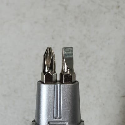 Multi-Tool Screwdriver Level Flashlight Engineer Tool Portable - Thumbnail 5