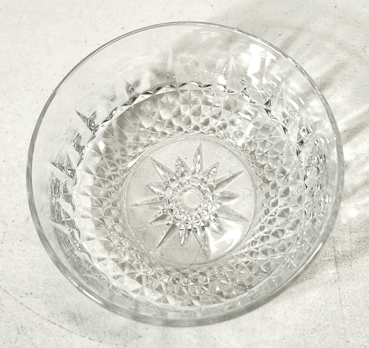 2 ARCOROC USA 16 oz Glass Bowls Starburst Bottom 5" Candy Trinket Home Decor - Thumbnail 3