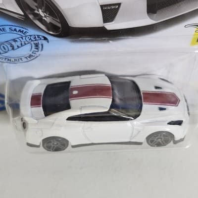 Hot Wheels '17 Nissan GT-R [R35] HW Speed Graphics White Car 1/64 Toy Vehicle - Thumbnail 3