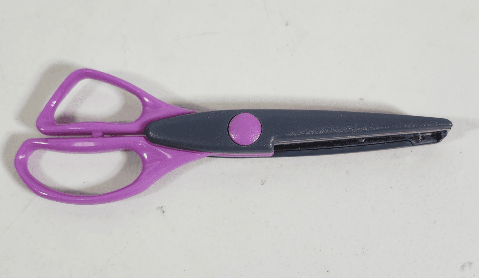 Family Treasures Craft Scissors Paper Edger - Thumbnail 5