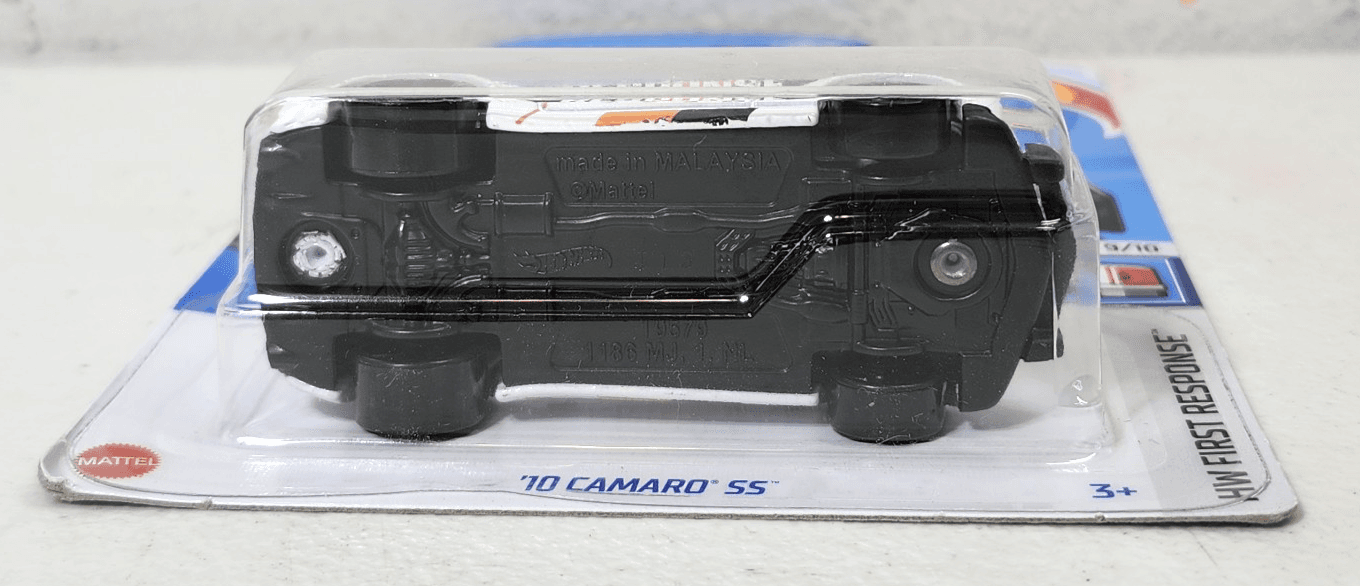 Hot Wheels HW First Response '10 Chevy Camaro SS White 1/64 Car Toy Vehicle NEW - Thumbnail 4