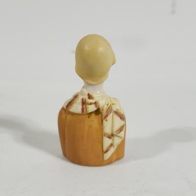 Avon 1982 American Fashion Silhouettes Thimble Victorian - Thumbnail 3