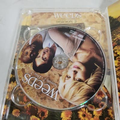 Weeds The Complete Season Two Mary Louise-Parker - Justin Kirk DVD - Thumbnail 3