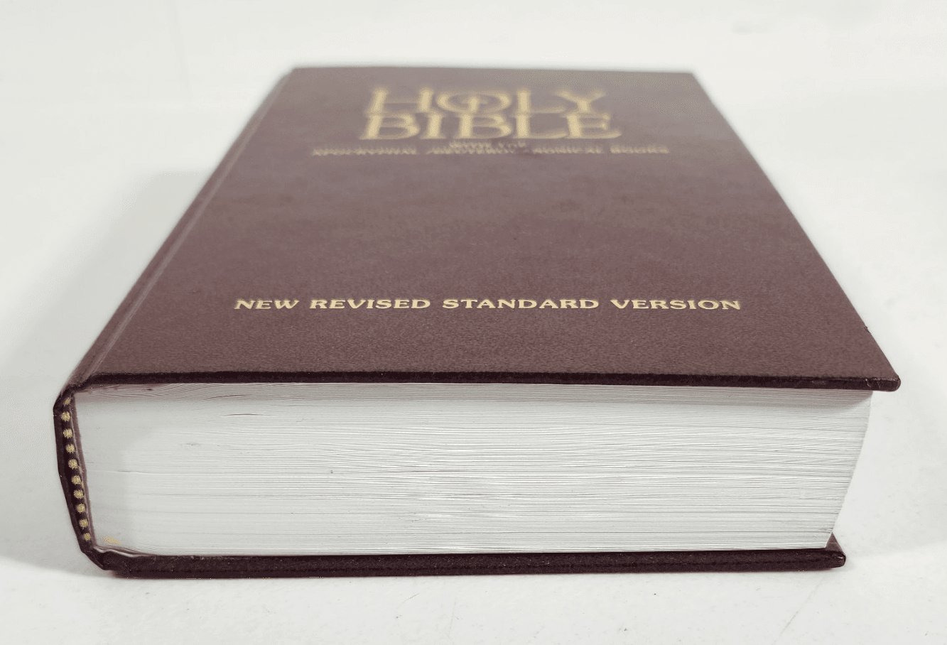 Holy Bible with the Apocryphal Deuterocanonical Books New Revised Standard - Thumbnail 3