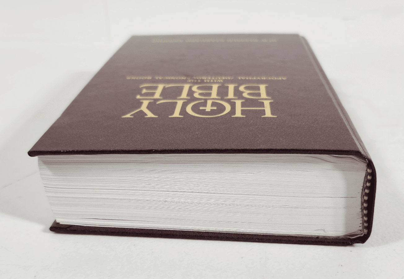 Holy Bible with the Apocryphal Deuterocanonical Books New Revised Standard - Thumbnail 6
