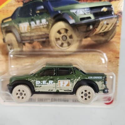 2026 Matchbox 2016 Chevy Colorado Extreme Green Pickup Truck 1/64 Toy Vehicle - Thumbnail 2
