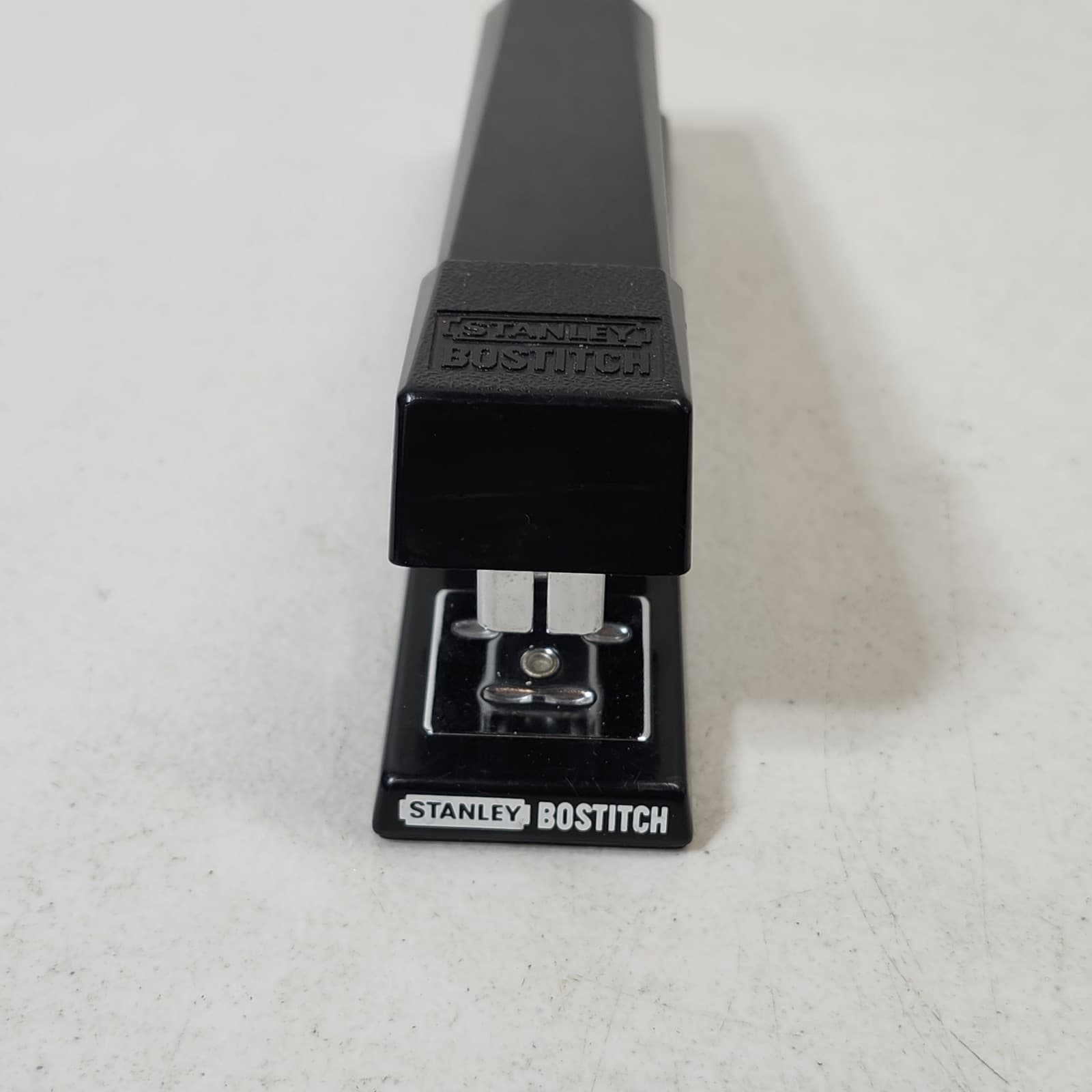 Bostitch Desk Stapler 20-Sheet Capacity Black B660BK - Thumbnail 2