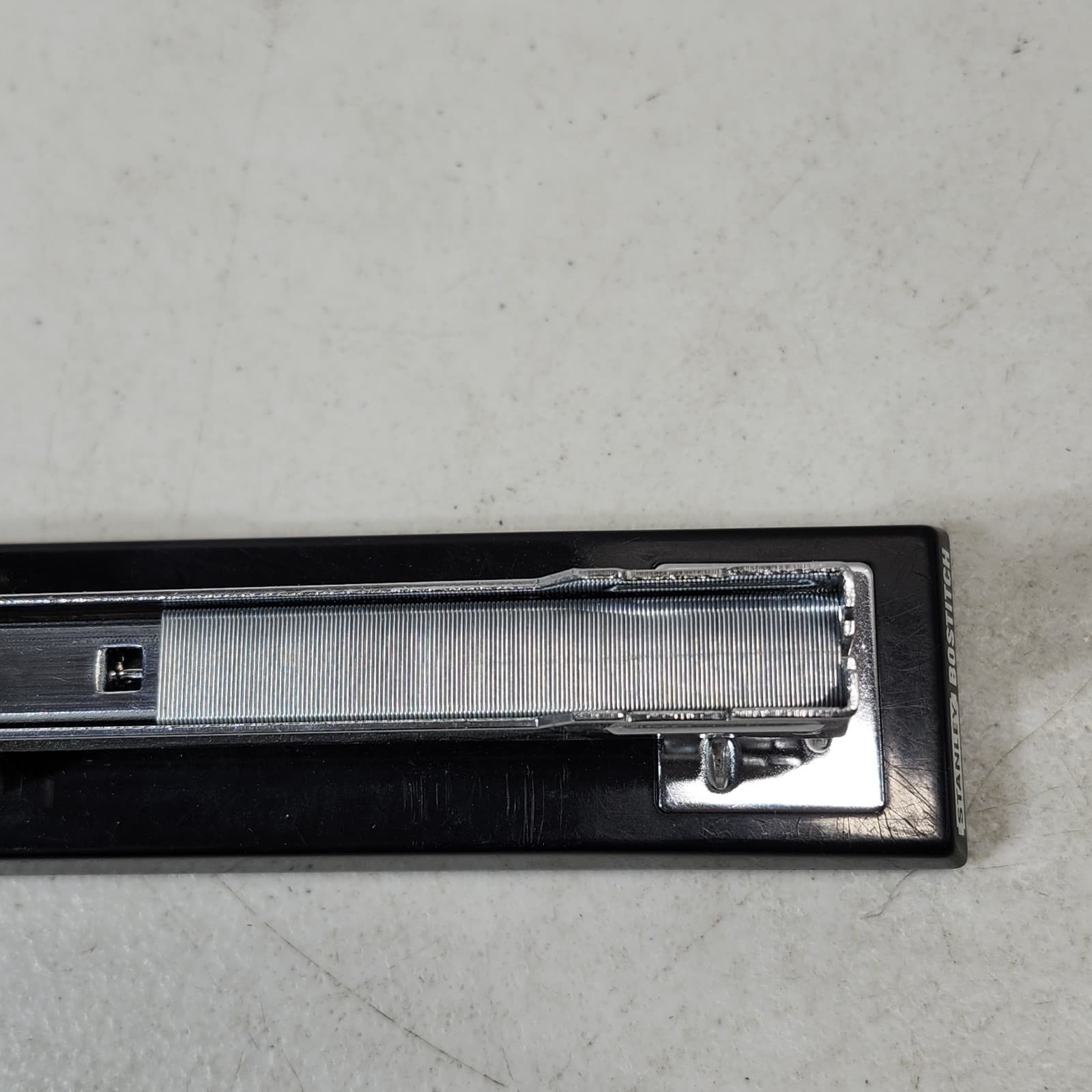 Bostitch Desk Stapler 20-Sheet Capacity Black B660BK - Thumbnail 7