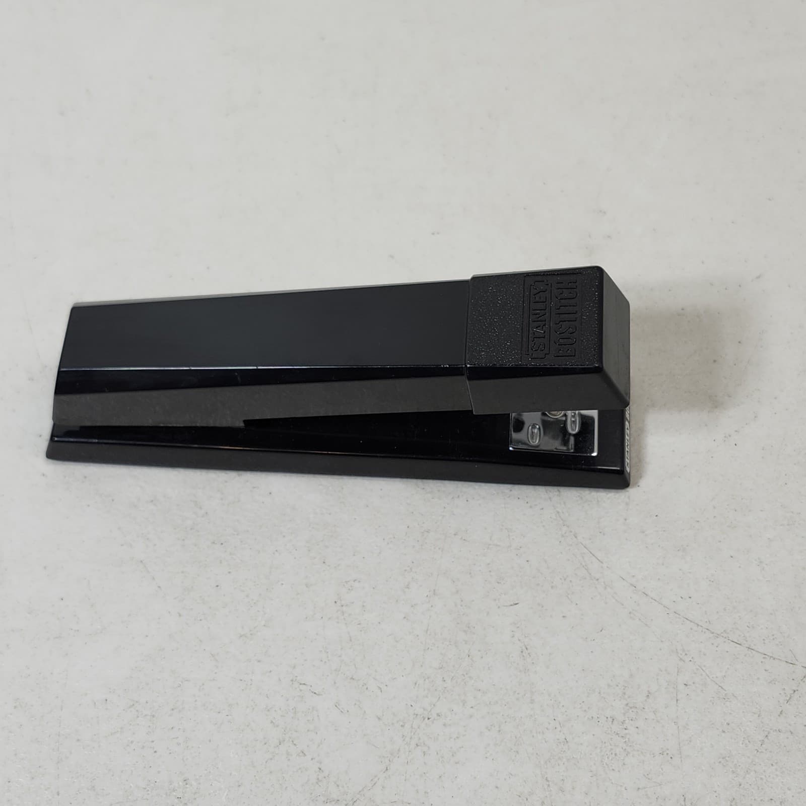 Bostitch Desk Stapler 20-Sheet Capacity Black B660BK - Thumbnail 3
