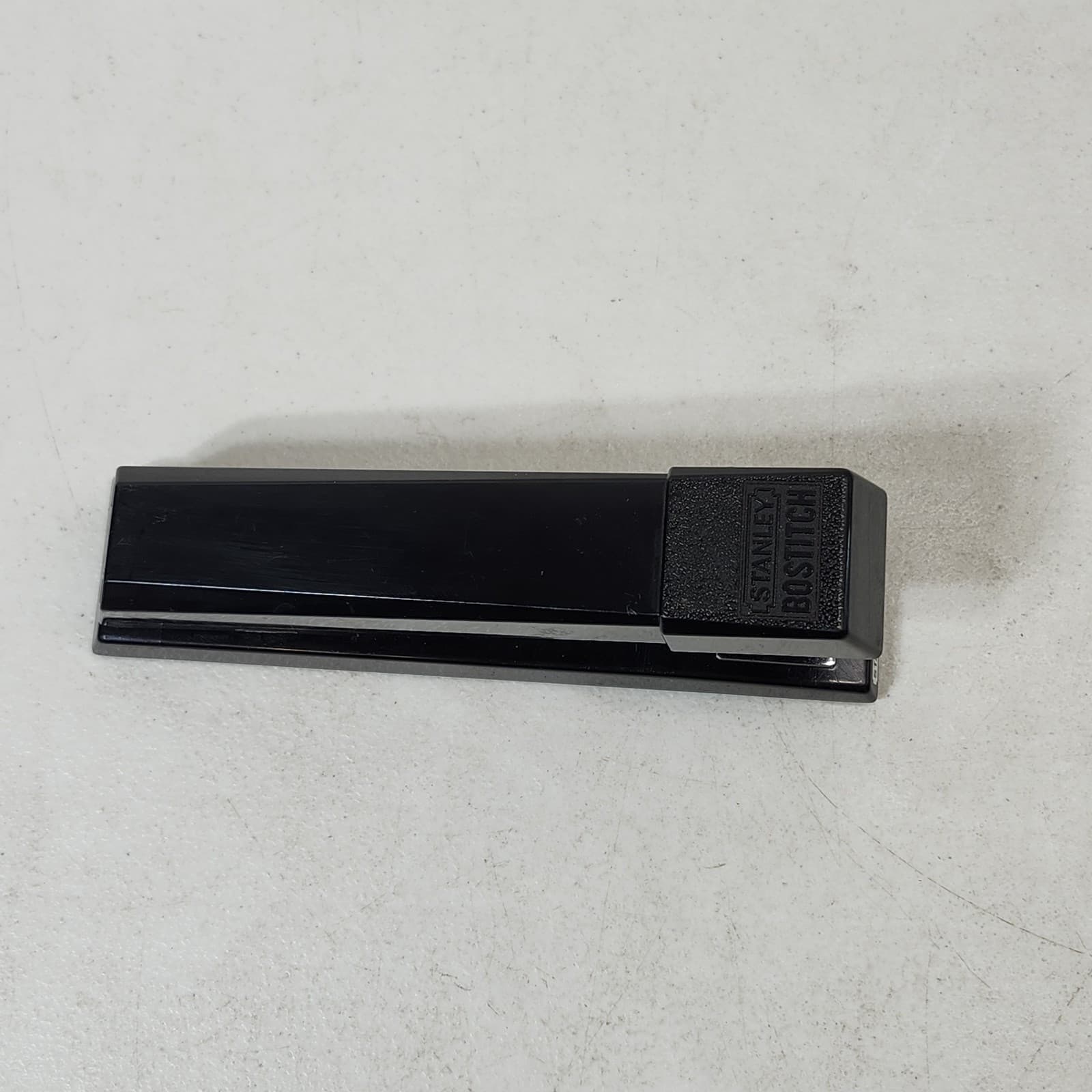 Bostitch Desk Stapler 20-Sheet Capacity Black B660BK - Thumbnail 4