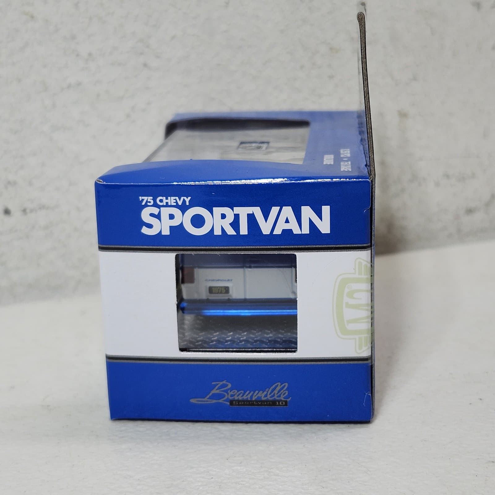 M2 Machines 1975 Chevrolet Van G10 Sportvan Chase Blue 1/64 Toy Vehicle NEW - Thumbnail 5