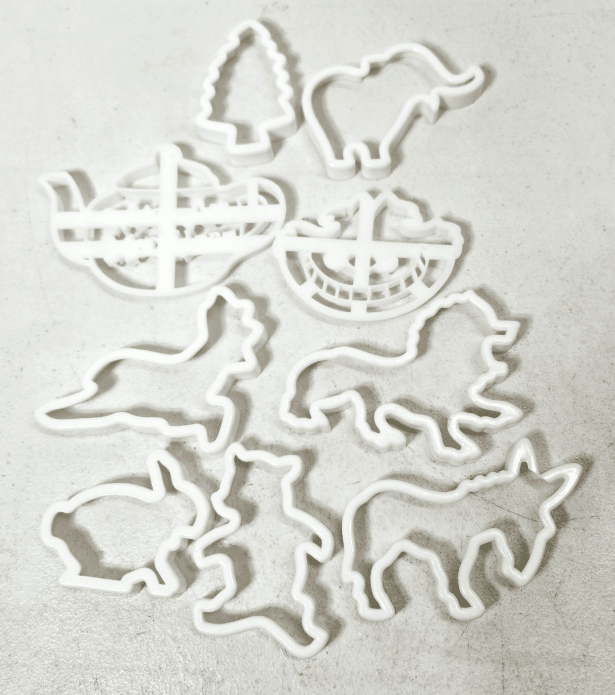 Assorted Plastic Cookie Cutters Animals Teapot Tree Bunny Lot of 9 - Thumbnail 2