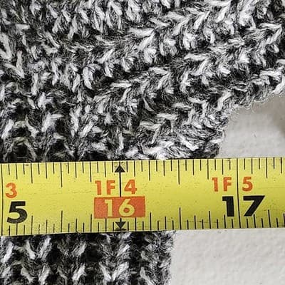 SO Women's Knit Sweater Size XS Pullover Long Sleeve Gray White NEW - Thumbnail 2