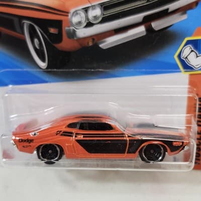 Hot Wheels ‘71 Dodge Challenger Muscle Mania Orange Car 1/64 Toy Vehicle NEW - Thumbnail 2