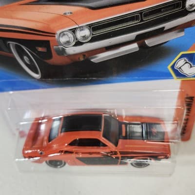 Hot Wheels ‘71 Dodge Challenger Muscle Mania Orange Car 1/64 Toy Vehicle NEW - Thumbnail 3