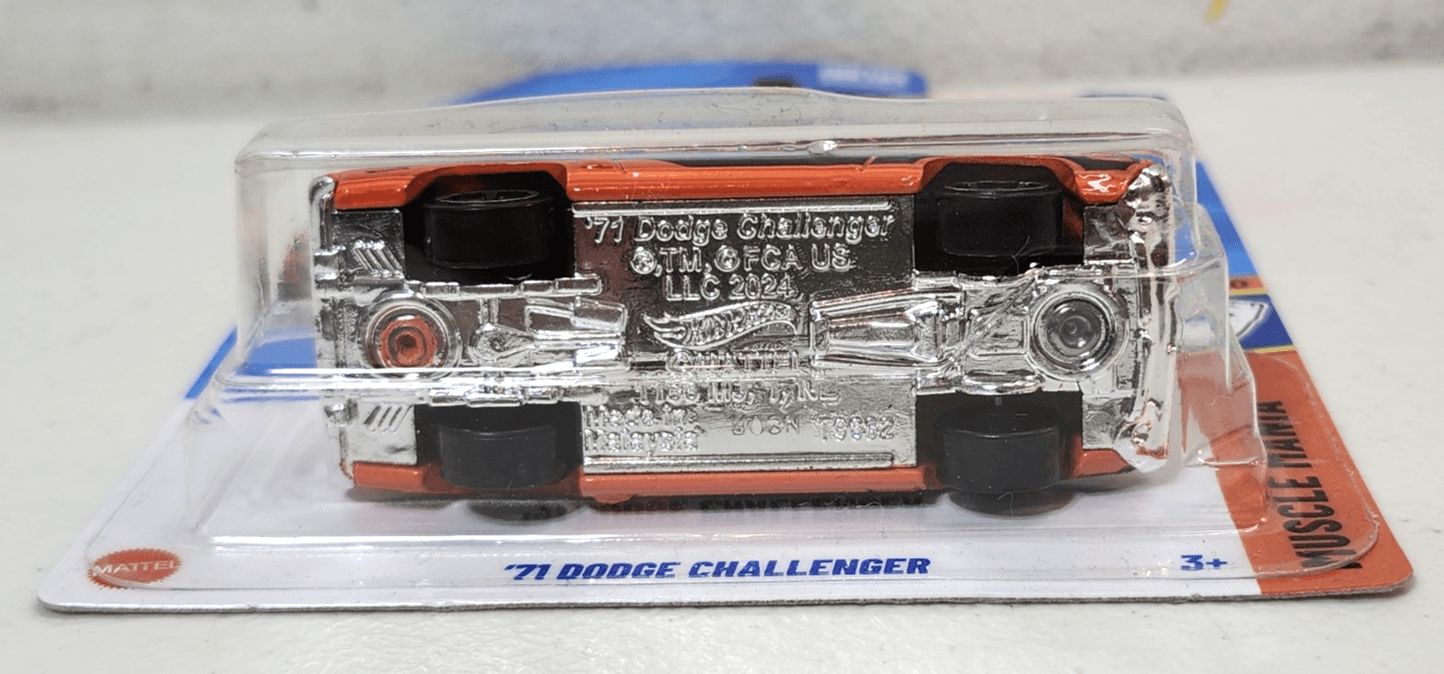 Hot Wheels ‘71 Dodge Challenger Muscle Mania Orange Car 1/64 Toy Vehicle NEW - Thumbnail 4