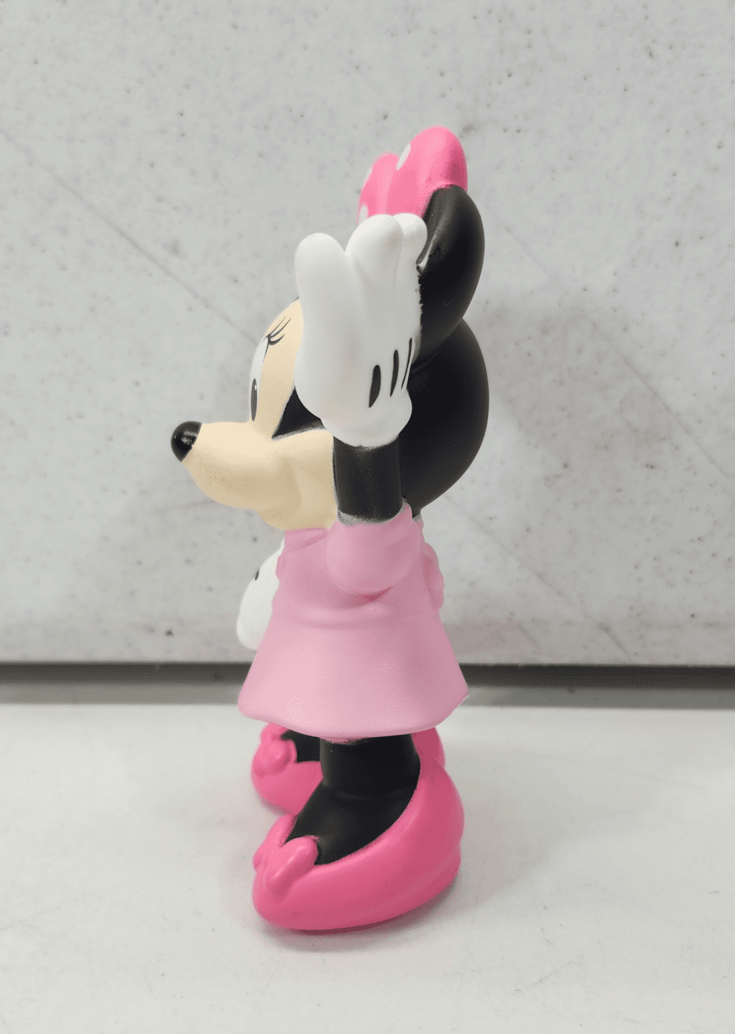 Disney Minnie Mouse Squishy Kids Cartoon Figure Bath Pool Toy - Thumbnail 3