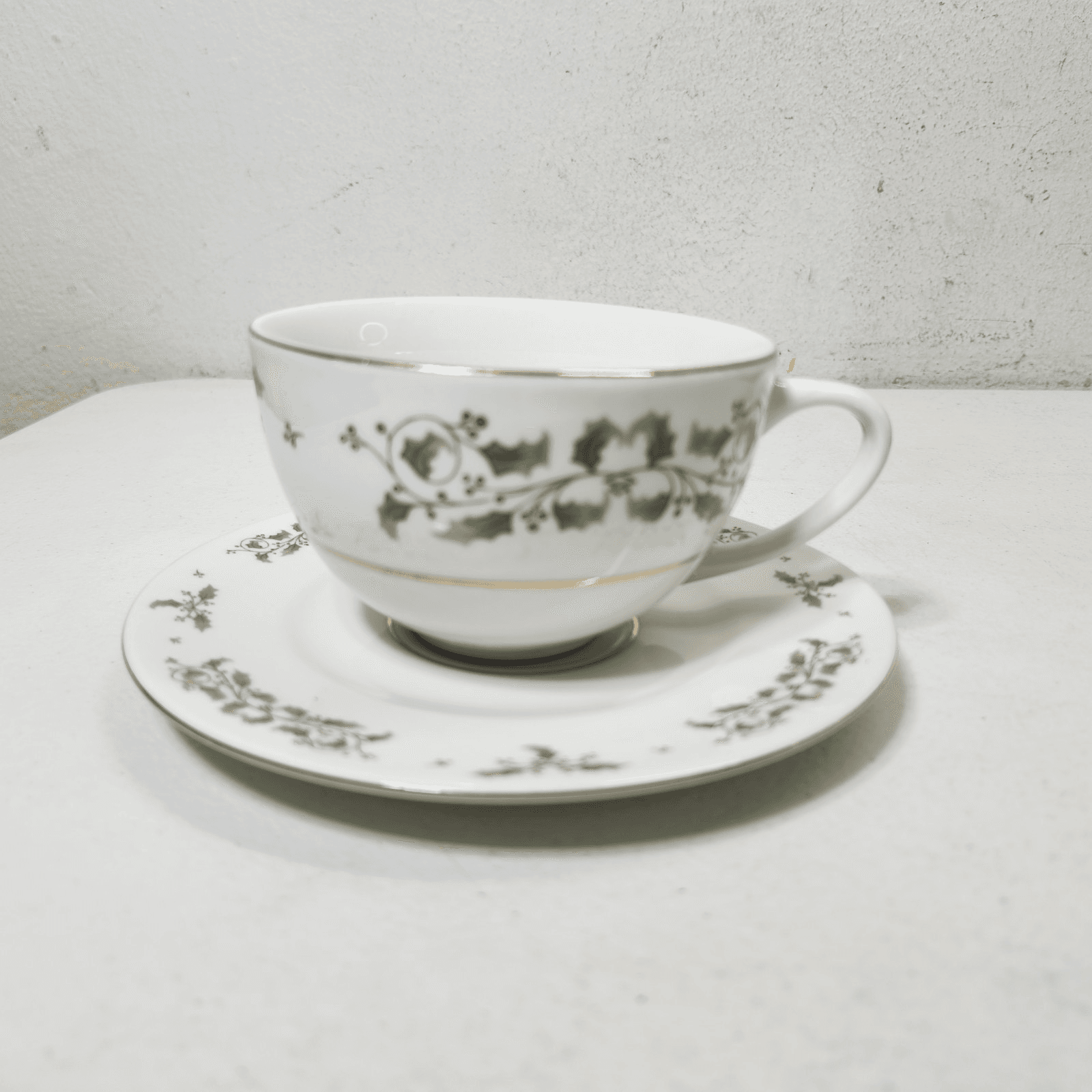 2 Gibson Porcelain China Holiday Charm Cup & Saucer Sets Christmas Holly Berry - Thumbnail 3