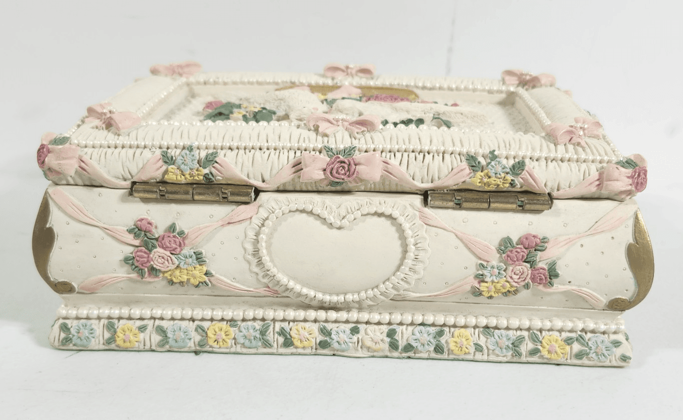 Vintage Jewelry Box Decorated Flowers Floral Ribbons Pearls & Doves - Thumbnail 4