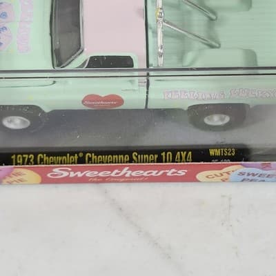 M2 Machines Sweethearts Chevrolet Cheyenne 4x4 Green 1/64 Truck Toy Vehicle NEW - Thumbnail 4
