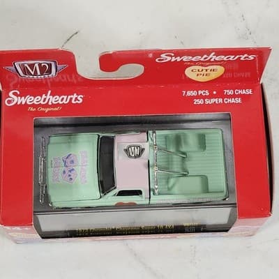 M2 Machines Sweethearts Chevrolet Cheyenne 4x4 Green 1/64 Truck Toy Vehicle NEW - Thumbnail 5