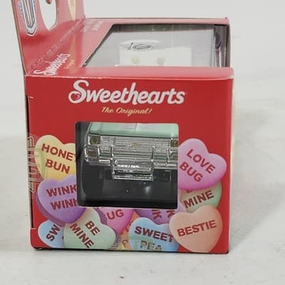 M2 Machines Sweethearts Chevrolet Cheyenne 4x4 Green 1/64 Truck Toy Vehicle NEW - Thumbnail 6