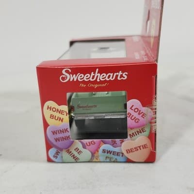 M2 Machines Sweethearts Chevrolet Cheyenne 4x4 Green 1/64 Truck Toy Vehicle NEW - Thumbnail 8