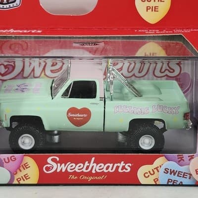M2 Machines Sweethearts Chevrolet Cheyenne 4x4 Green 1/64 Truck Toy Vehicle NEW - Thumbnail 3