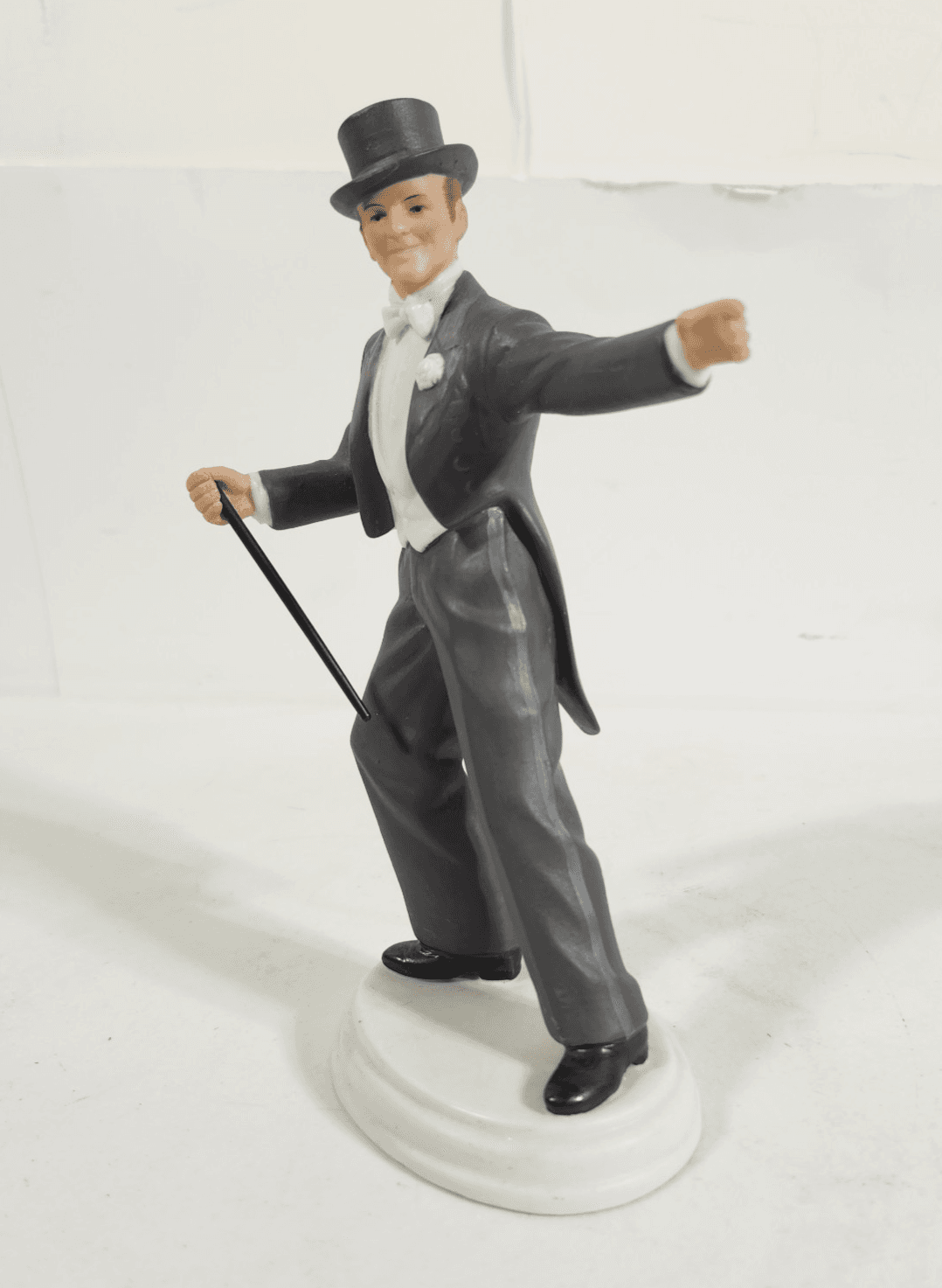 1984 Avon Images of Hollywood Fred Astaire Porcelain Figurine Statue Home Decor - Thumbnail 2