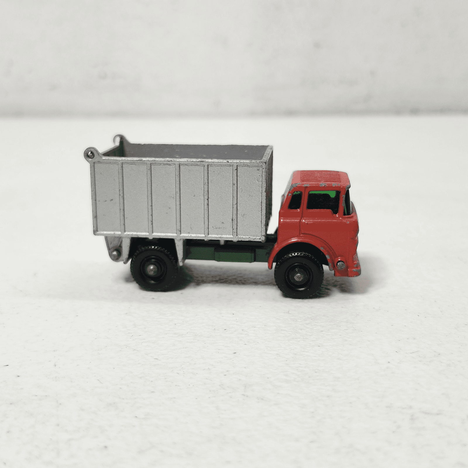 Vintage Lesney GMC Tipper Truck No 26 Matchbox 1/64 Series Toy Vehicle - Thumbnail 5